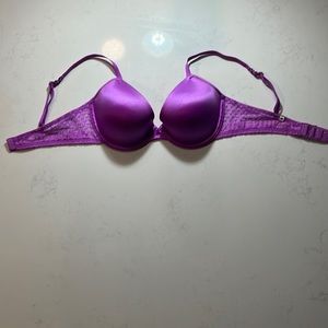 Pink Victoria’s Secret T-shirt Demi bra size 34C great condition